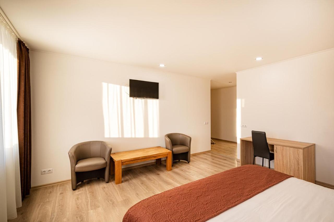 Biplan Hotel Daugavpils Kültér fotó